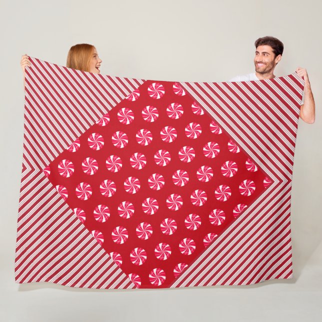 RED & WHITE CHRISTMAS CANDIES AND DIAGONAL RAND FLEECEFILT (På plats)