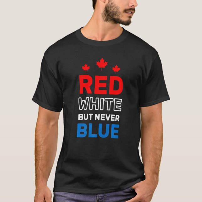 Red White men aldrig Blue Roligt stolt över att va T Shirt (Framsida)