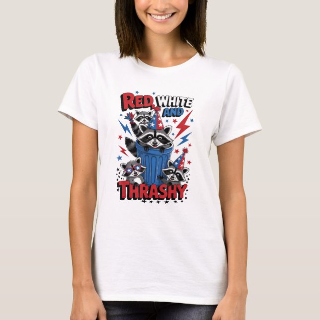 Red White och Thrashy Funny Patriotic Raccoon T Shirt (Framsida)