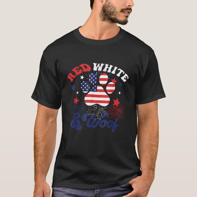 Red White och Woof Patriotic Hund älskare USA flag T Shirt (Framsida)