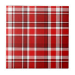 Red White Play Tartan Kakelplatta<br><div class="desc">Den här röda och vita plaid-designen har en upprepande markerad/tartan mönster som är lätt texturerad. Det är en smart,  snyggt plaid mönster.</div>