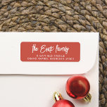 Red & White Script Calligraphy & Modern Typography Returadress Etikett<br><div class="desc">En enkel returadressetikett med din familj namn och adress i vitt mot röd bakgrund. Du kan ändra färg till valfri kombination. Dessa etiketter är perfekt för att förbättra din helgdag, ge varje kuvert som en traditionell och elegant beröring. Made för att matcha våra merry Moments | Modern jul 9 Photo...</div>