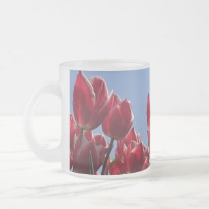 Red White Tulips Fält Frosted Glass Mugg
