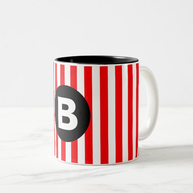 Red White Vertical Stripes Black Monogram Två-Tonad Mugg (Framsida höger)