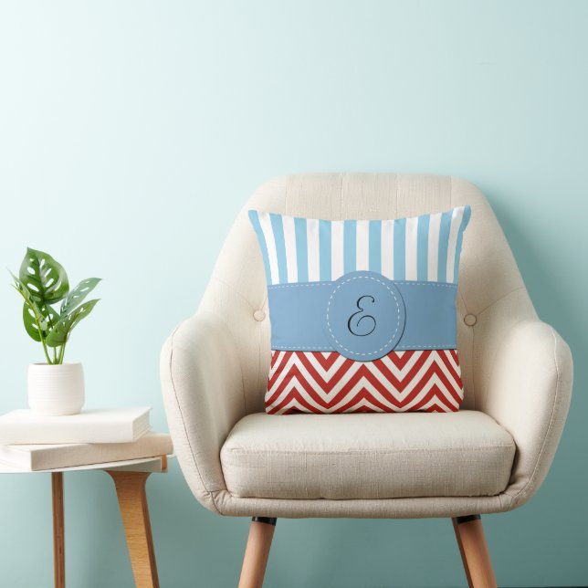 Red Zigzag, Chevron, Blue Rand, Monogram Kudde (Stol)
