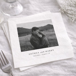 Redaktionellt foto serif svart vit bröllop pappersservett