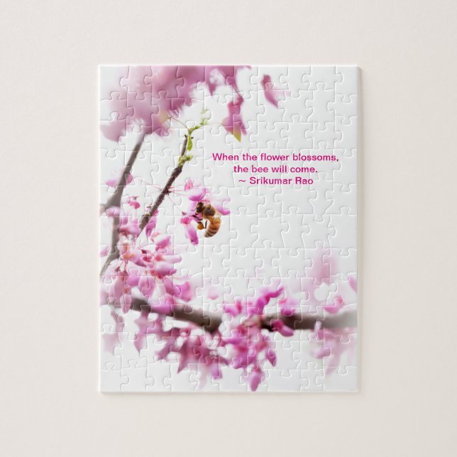 Redbud och honungsbin i Springtime Pussel (Vertikal)