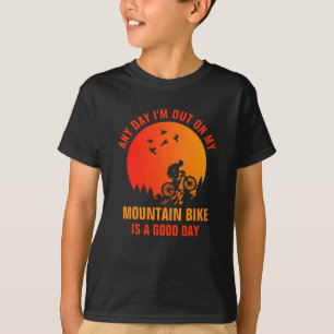 Redigera all text Lägg till Namn-bergsbike är en B T Shirt