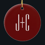 Redigerbar Burgundy Red Background & White Text Julgransprydnad Keramik<br><div class="desc">Anpassadets utformning för ett par monogram eller annan text som du vill ha,  redigera som du vill!</div>
