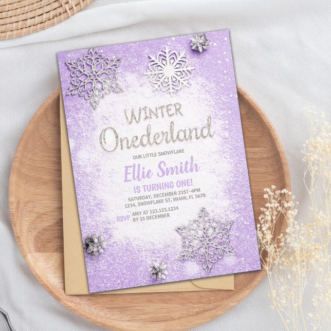 Redigerbar Lila Silver Glitter Winter Onederland Inbjudningar (Purple Silver Glitter Winter ONEderland Invitation)
