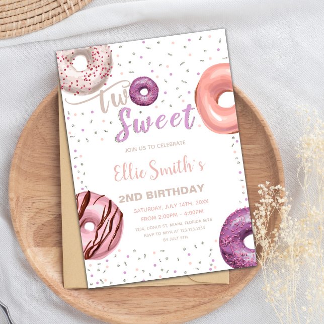 Redigerbar Rosa 2:a födelsedag Party Inbjudan (Two Sweet Pink Donut Birthday Invitations)