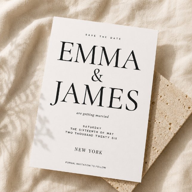Redigerbar Vertikal Typografi Lyx Spara Datum Inbjudningar (Elegant vertical typography wedding save the date inspired by luxury fashion editorials.)