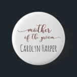 Redigerbart Mor i Groom Ro Guld Glitter 1 Knapp<br><div class="desc">Uttrycket"mor i groomen" återges i ett fantastiskt, modernt skript som har förskönats med faux ro guld glitter. Nedan kan du lägga till en namn. Namn typsnitt, storlekare, färg och position kan justeras om du vill. Du kan också ta bort namn och centrera eller placera om "mor i groombilden", om det...</div>