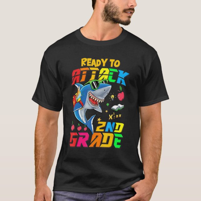 Redo att attackera 2:a klass haj tillbaka till sko t shirt (Framsida)