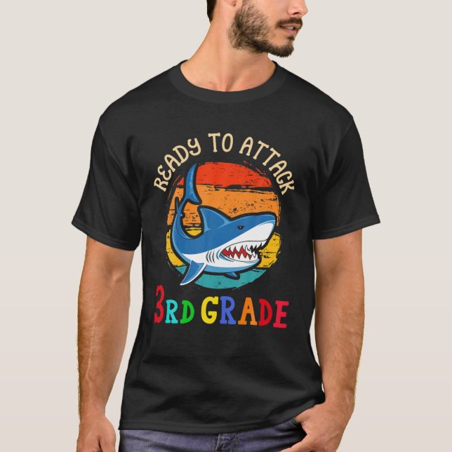 Redo att först attackera Klass-haj på tredje plats T Shirt (Framsida)