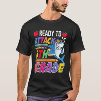 Redo för att attackera 6e Klass Tee Shark Back to 