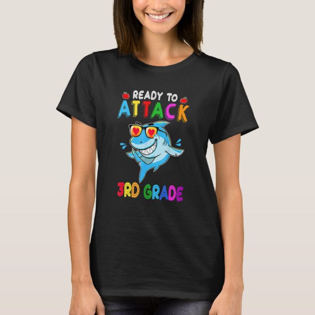 Redo för att attackera tredje Klass Shark Back to  T Shirt (Framsida)