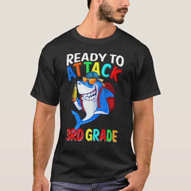Redo för att attackera tredje Klass Shark Back to  T Shirt (Framsida)