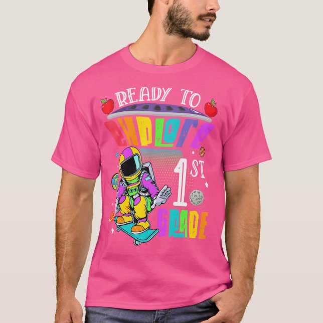 Redo för att utforska Klass 1:a Skating astronaut  T Shirt (Framsida)