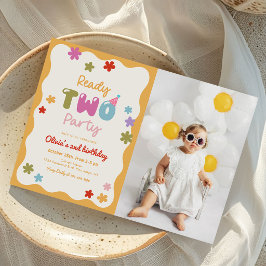 Redo För Daisy Färgglad 2-års Födelsedagsfoto Inbjudningar
