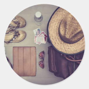 Redo som är förpackat i en kamera. runt klistermärke