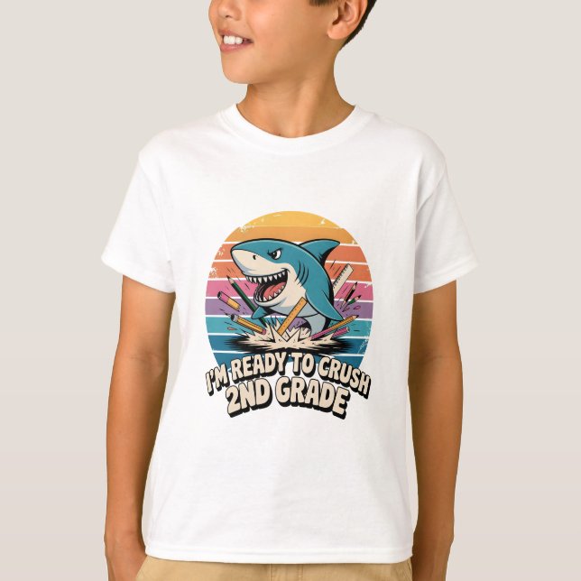 Redo till Crush 2nd Klass Retro Shark Sunset T Shirt (Framsida)