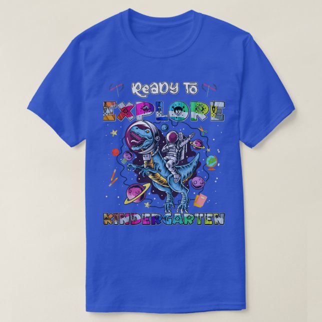 Redo till Eplore Kindergarten, Dinosaur Astronaut  T Shirt (Design framsida)