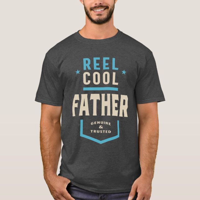 Reel Coola Far | Pappa Gift T Shirt (Framsida)