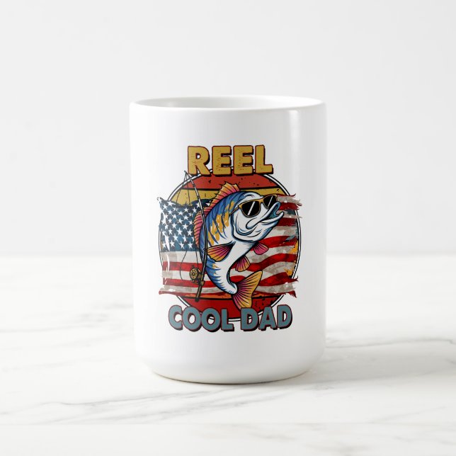 Reel Coola Pappa: Patriotic Fishing Roligt Kaffemugg (Center)