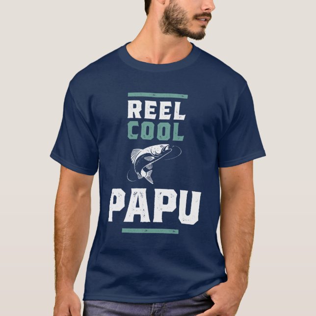 Reel Coola Papu | Far & Grandpa T Shirt (Framsida)