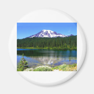 Reflection Sjö, Mount Rainier, WA, USA Magnet
