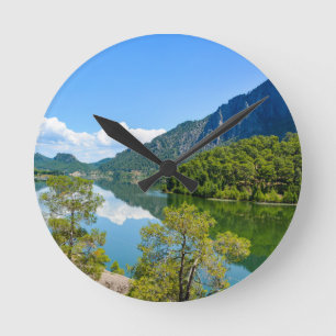 Reflektion av det scena Sjön Rund Klocka