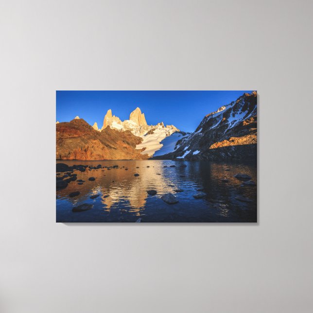 Reflektion av Fitz Roy vid Soluppgång Canvastryck (Framsida)