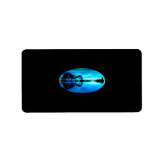 Reflektion av Guitar Sunset Himlar Träd City Sjö Adressetikett