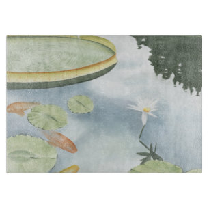 Reflektion av Koi Pond med fisk och lilier