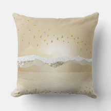 Reflektion av solnedgångssbergen i Vatten i guld