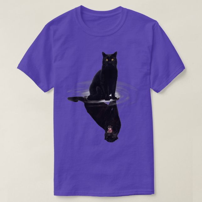 Reflektion av svarta katter ger Cat Lovers Cute Bl T Shirt (Design framsida)