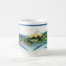 Reflektion i Sjö Misaka i provinsen Kai