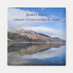 Reflektion över Jenny Sjö Grand Teton nationalpa Magnet