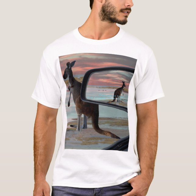 "Reflektioner från Vilden: A Kangaroo på stranden Tröja (Framsida)