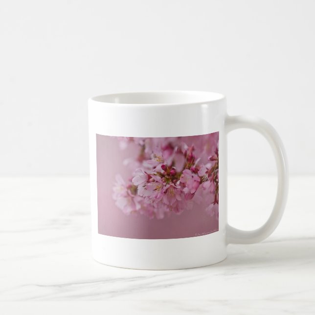 Reflektioner kring Blek Rosa av Sakura Cherry Blom Kaffemugg (Höger)