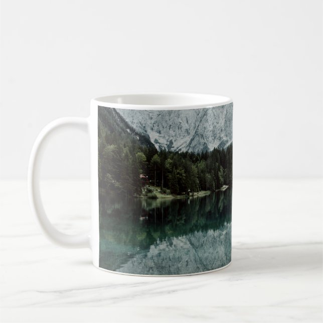 REFLEKTIONER OM TRÄD PÅ SJÖ KAFFEMUGG (Vänster)