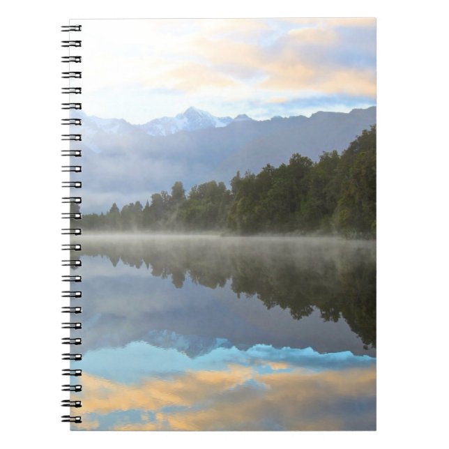Reflektionstransfoto för Misty Sjö Träd Anteckningsbok (Framsidan)