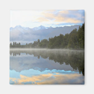 Reflektionstransfoto för Misty Sjö Träd Magnet