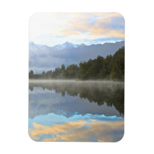 Reflektionstransfoto för Misty Sjö Träd Magnet