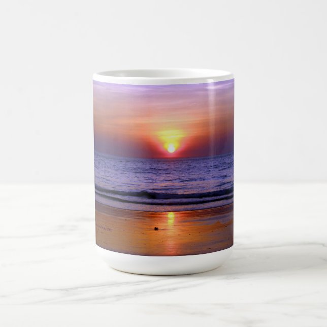 Reflexioner av kärlekmuggen kaffemugg (Center)