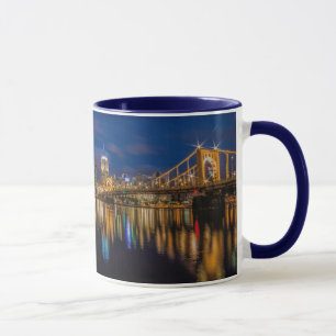 Reflexioner av Pittsburgh Mugg