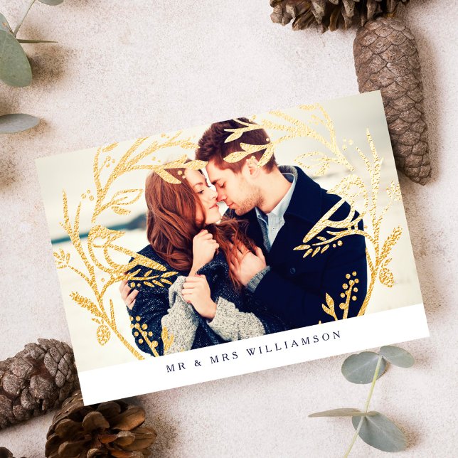 Regal Guld Bird & Gren Monogram Newlyweds Photo Julkort (Regal Gold Bird & Branch Monogram Newlyweds Photo Holiday Card)