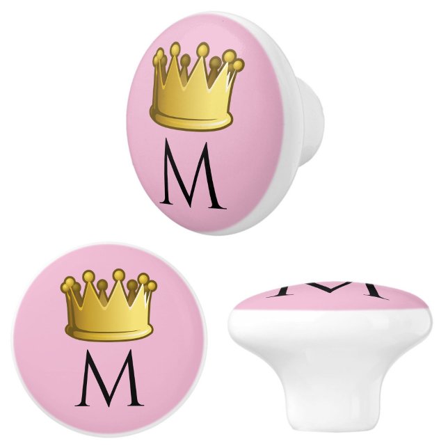 Regal Monogram Krona Soft Ro Rosa Knopp (Add regal charm to your cabinets or furniture with these soft pink monogram initial knobs!)