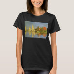 Regatta i Argentina av Claude Monet Tee Shirt<br><div class="desc">Regatta i Argentina (1872) av Claude Monet är en vintage bra konst nautisk målning. Man kan se reflexionen av segelbåtarna i sjö vatten. Ett sjölandskap till havs med en yacht eller ett båt tävling på en solig sommarsäsong. Om konstnären: Claude Monet (1840-1926) var en av grundarna av den Fransk målningsrörelsen...</div>